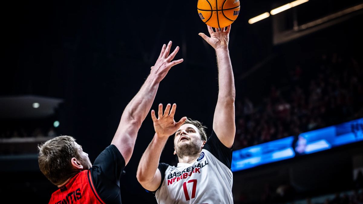 Bohačíkova trojka s klaksonem zajistila Nymburku výhru ve šlágru s Pardubicemi